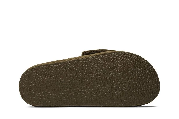Tapochki-Yeezy-Season-7-Fleece-Slide-Trench-3