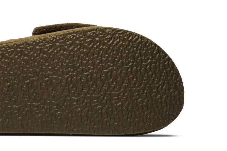 Tapochki-Yeezy-Season-7-Fleece-Slide-Trench-4