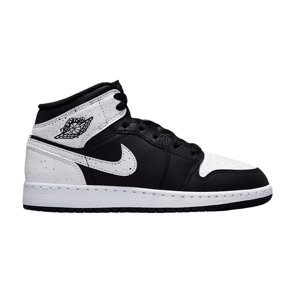Krossovki-Air-Jordan-1-Mid-GS-Black-Black-White-