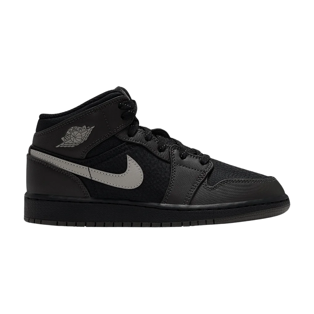 Krossovki-Air-Jordan-1-Mid-Utility-GS-Black-Spruce-Fog-
